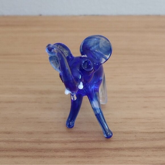Vtg Miniature Art Glass Elephant Figurine Trunk Up Cobalt Blue Swirl Hand Blown - Picture 4 of 7